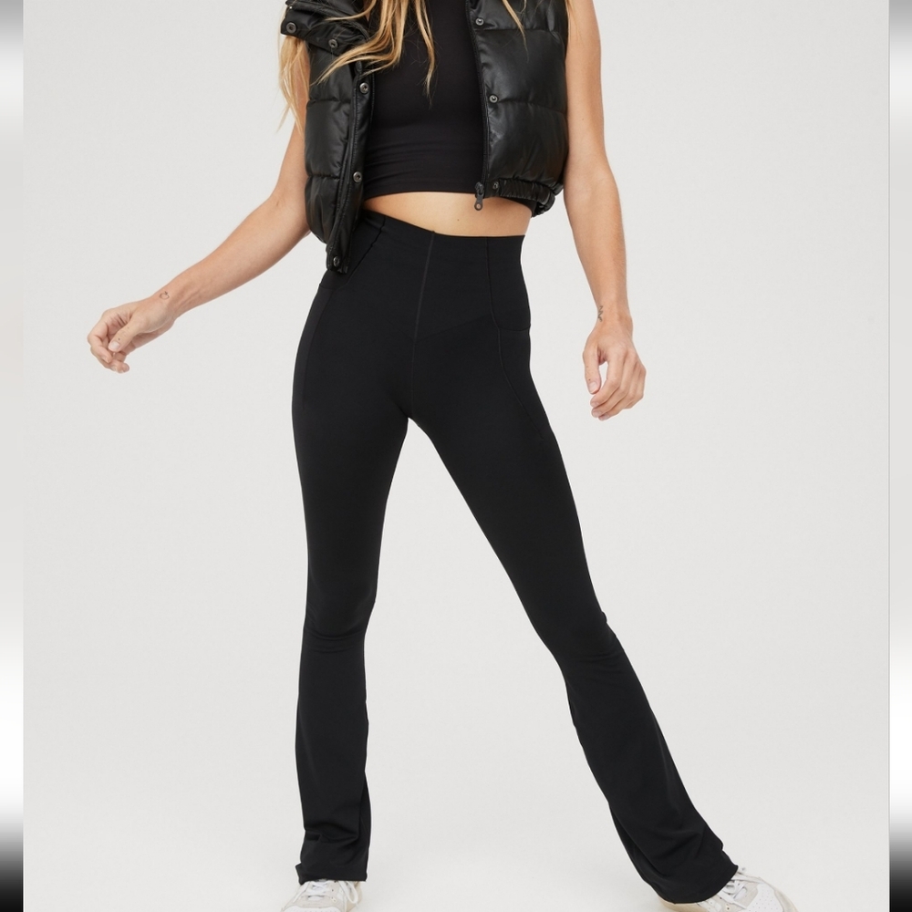 Aerie | (NWOT) Xtra Hold Up Bootcut Legging (NWOT)
